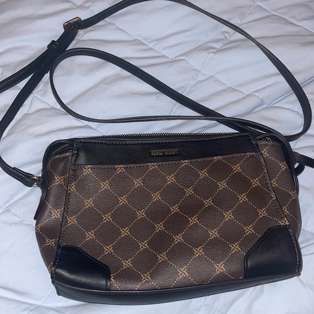 NINE WEST
Brooklyn Jet Set Crossbody